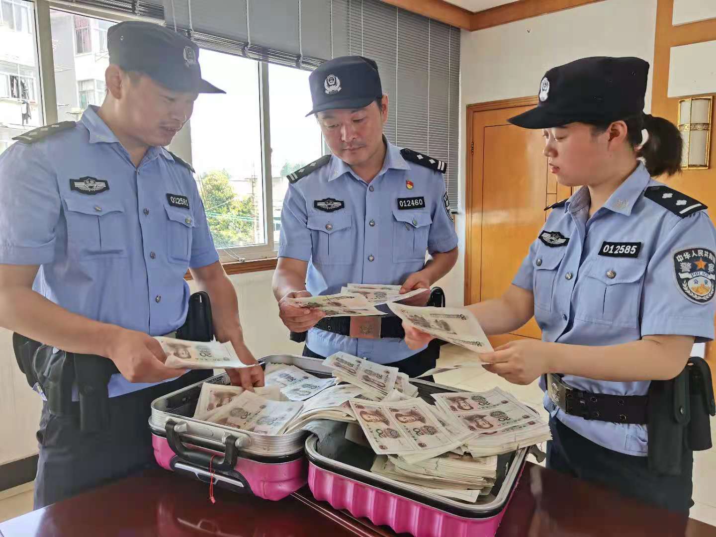 重庆警方破获特大伪造货币案