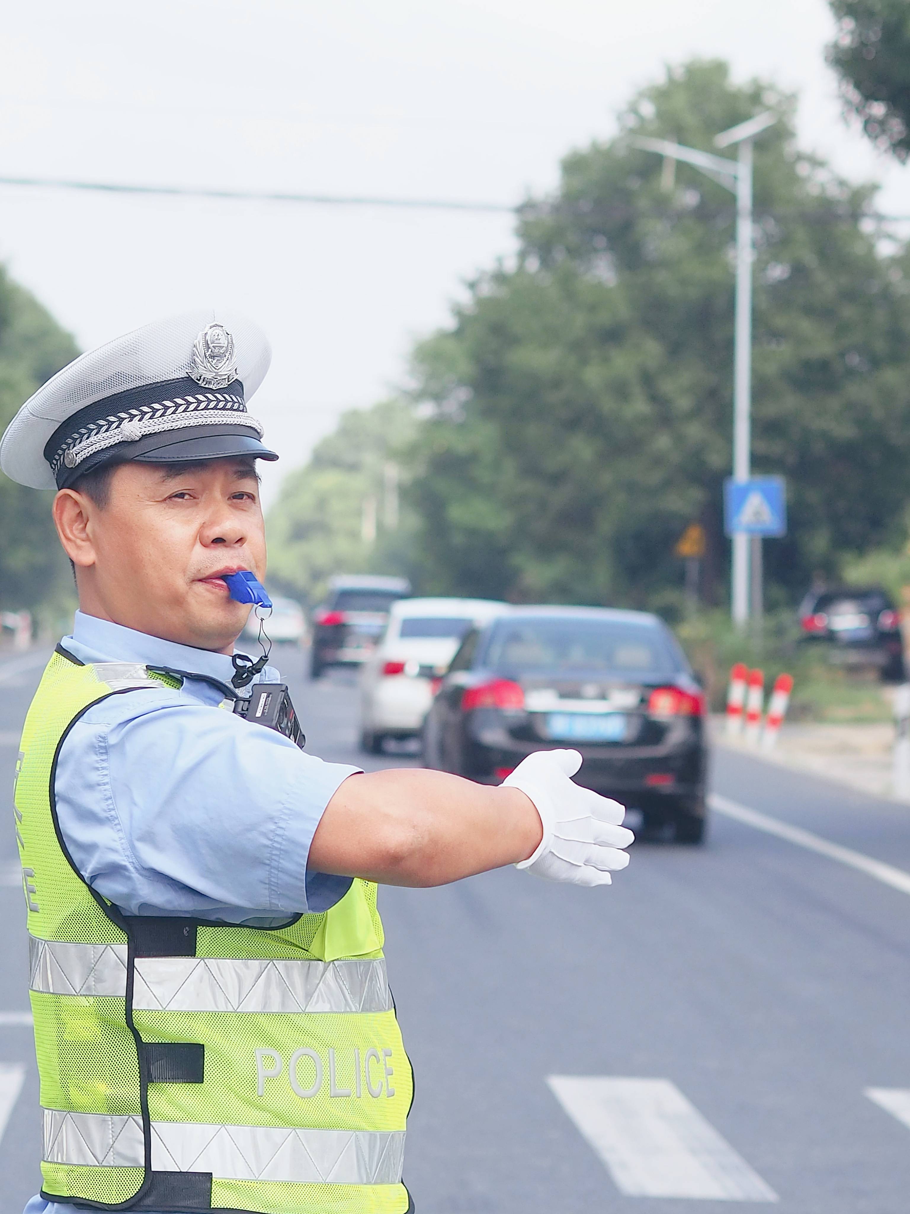 广东一国道发生交通事故致2死1伤