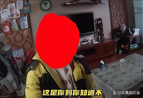 一男孩不写作业拿刀抵抗 民警：等我们教育就不是这样了