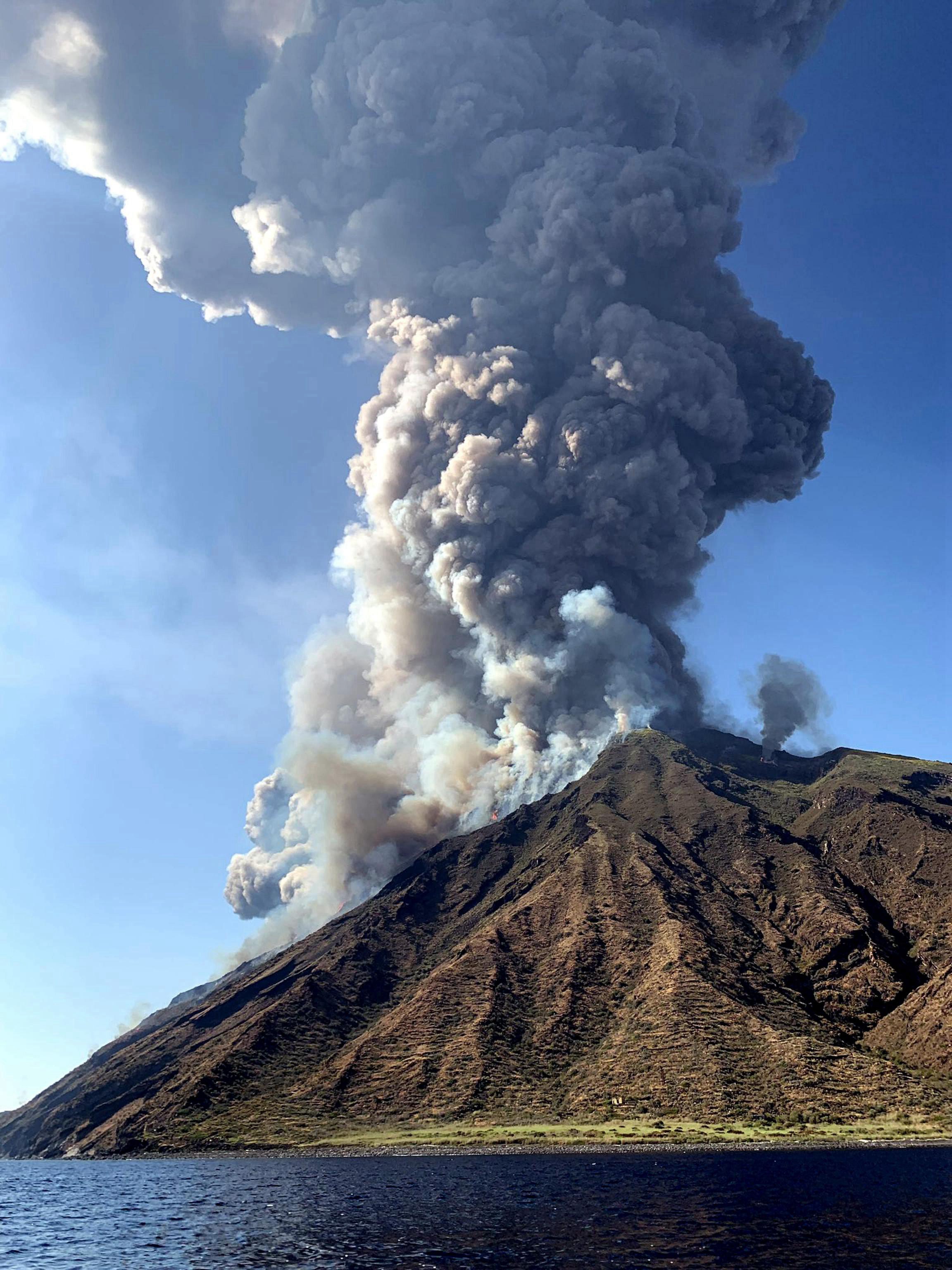 意大利埃特纳火山喷发