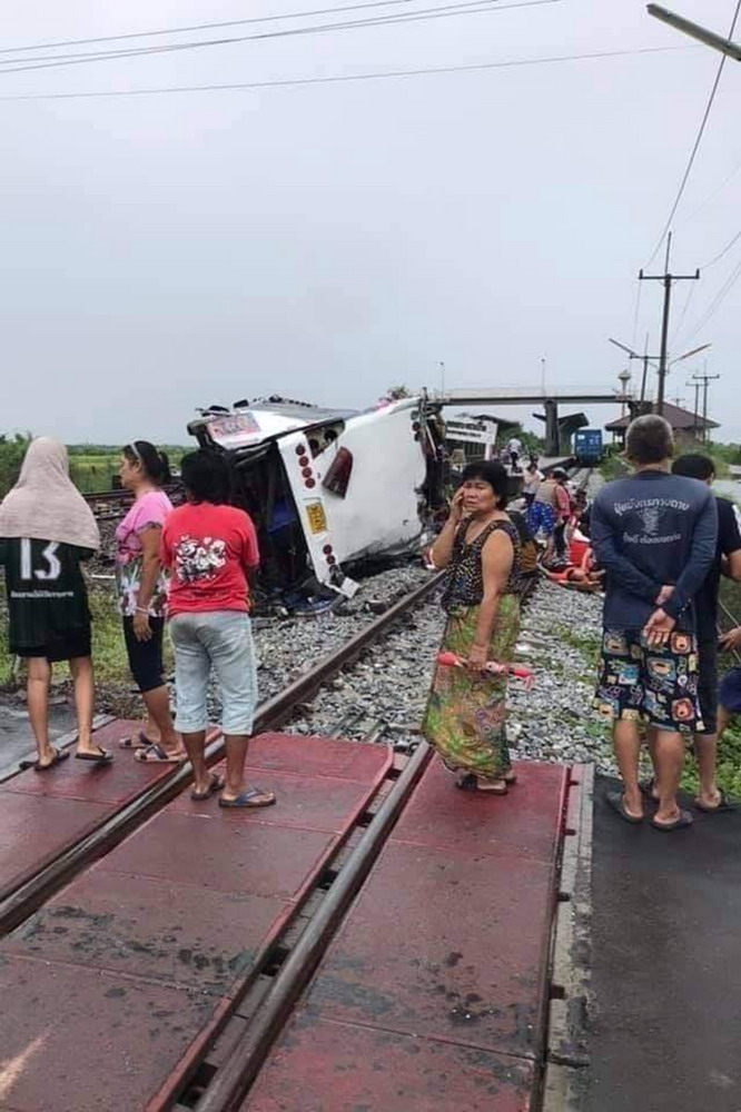 泰国客机高空喷火 多名乘客晕倒