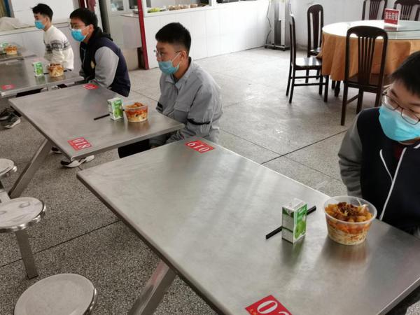 黑龙江大学食堂坐垫现多根细针